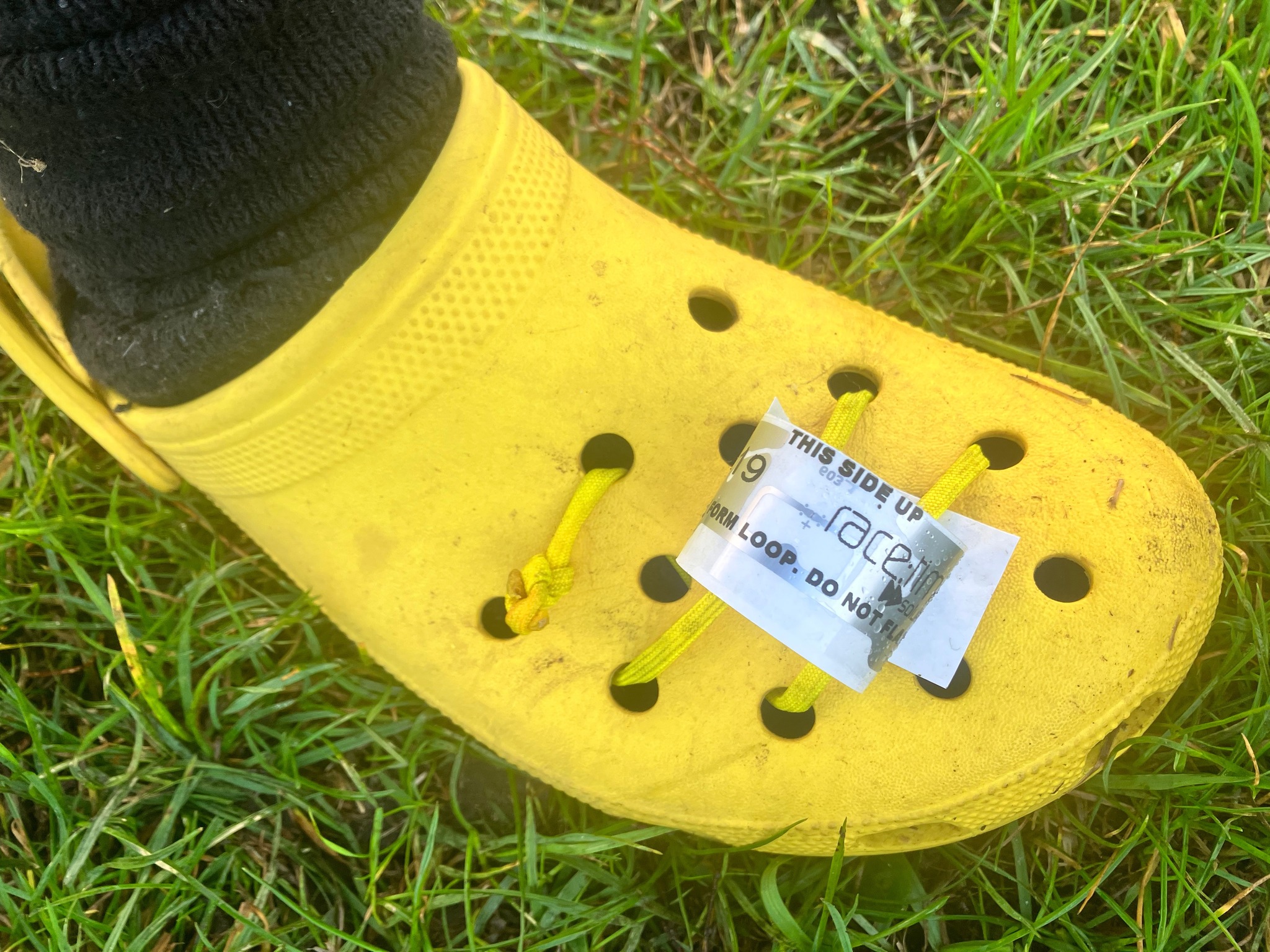 Running croc with timing chip attached with paracord.